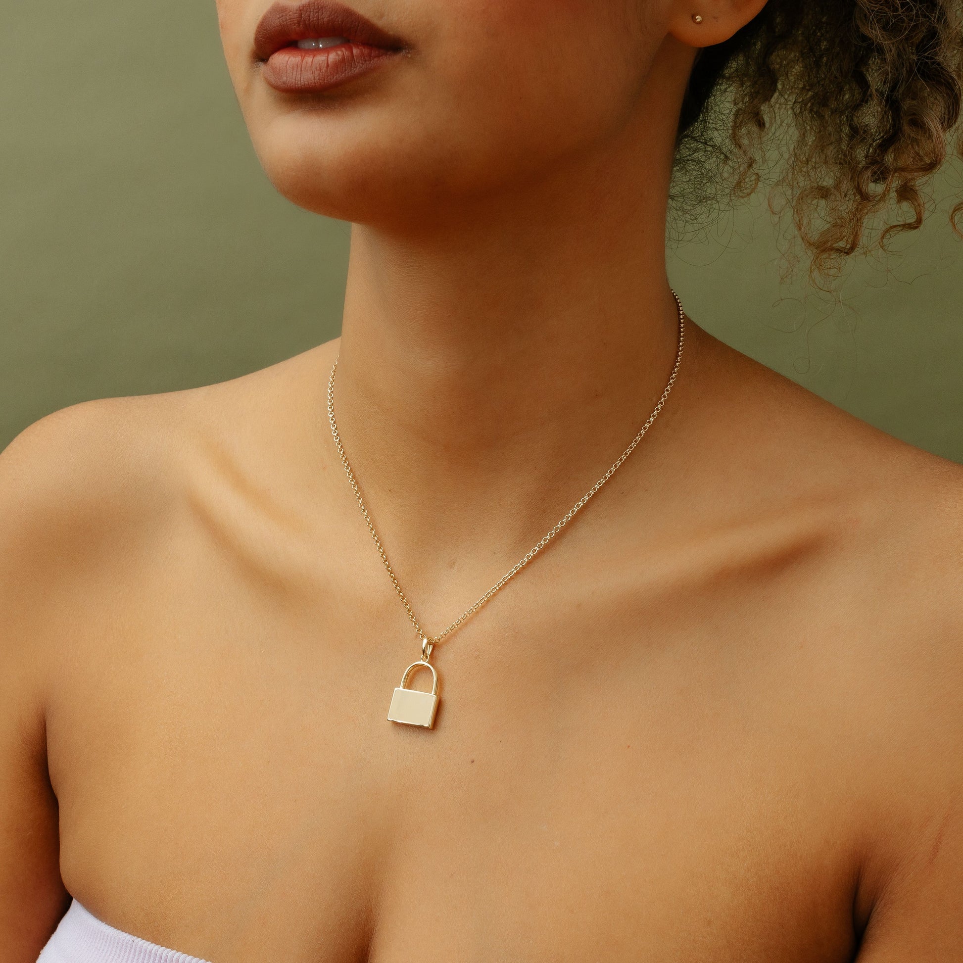  Trjgtas Women's Pendant Necklace Lock Chain Jewelry
